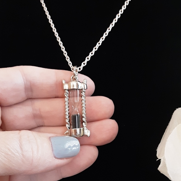 Hand Crafted Working Hour Glass Necklace Silvertone 26" Chain Unisex - Picture 5 of 6